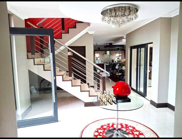 6 BEDROOM HOUSE FOR SALE IN MIDSTREAM ESTATE